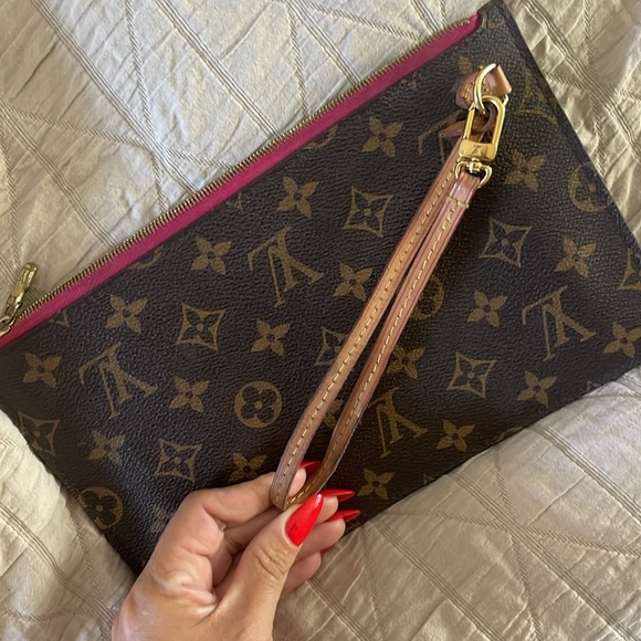 100% authentic Louis Vuitton never full wristlet - Picture 2 of 4